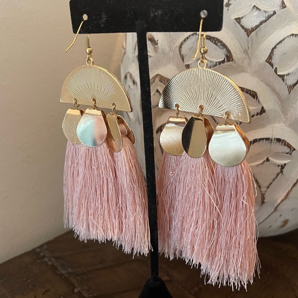 ‎✋Large 🍑 Tassles - Picture 2 of 3